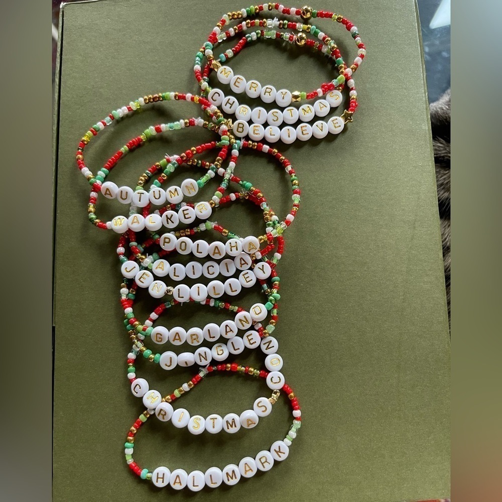 10 Bracelets/15$—Concert Friendship Bracelets—Random or Custom—Christmas themed!